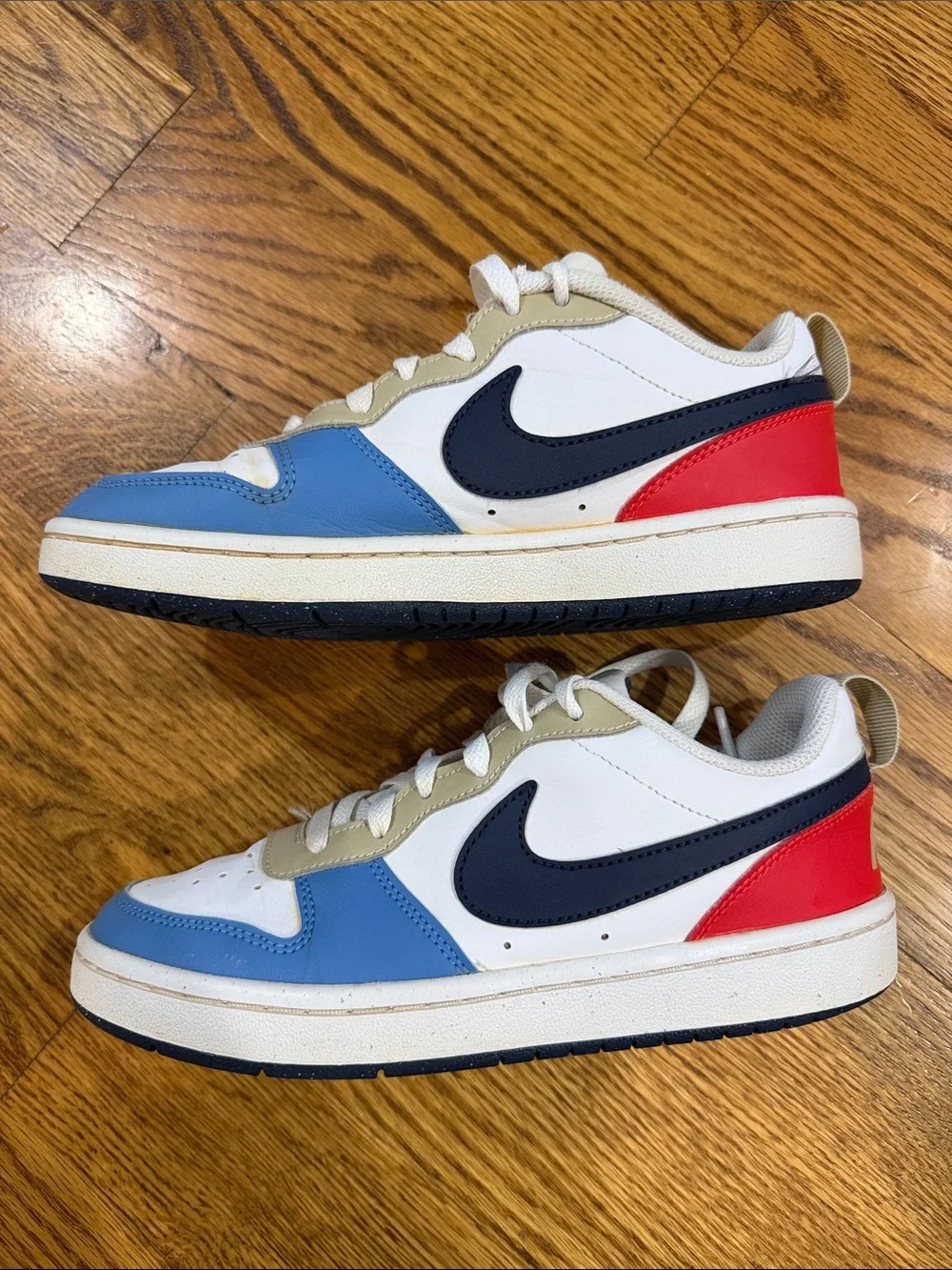 Boy’s Nike Sneakers/Shoes. Size 4Y. Good Condition.